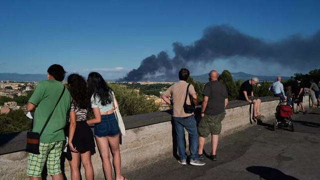 İtalya’nın başkenti Roma’da yangın