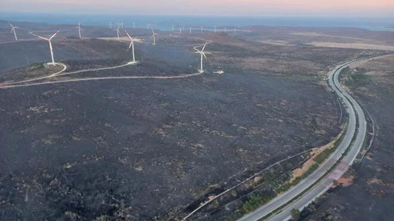 Çeşme’deki yangın kısmen kontrol altında