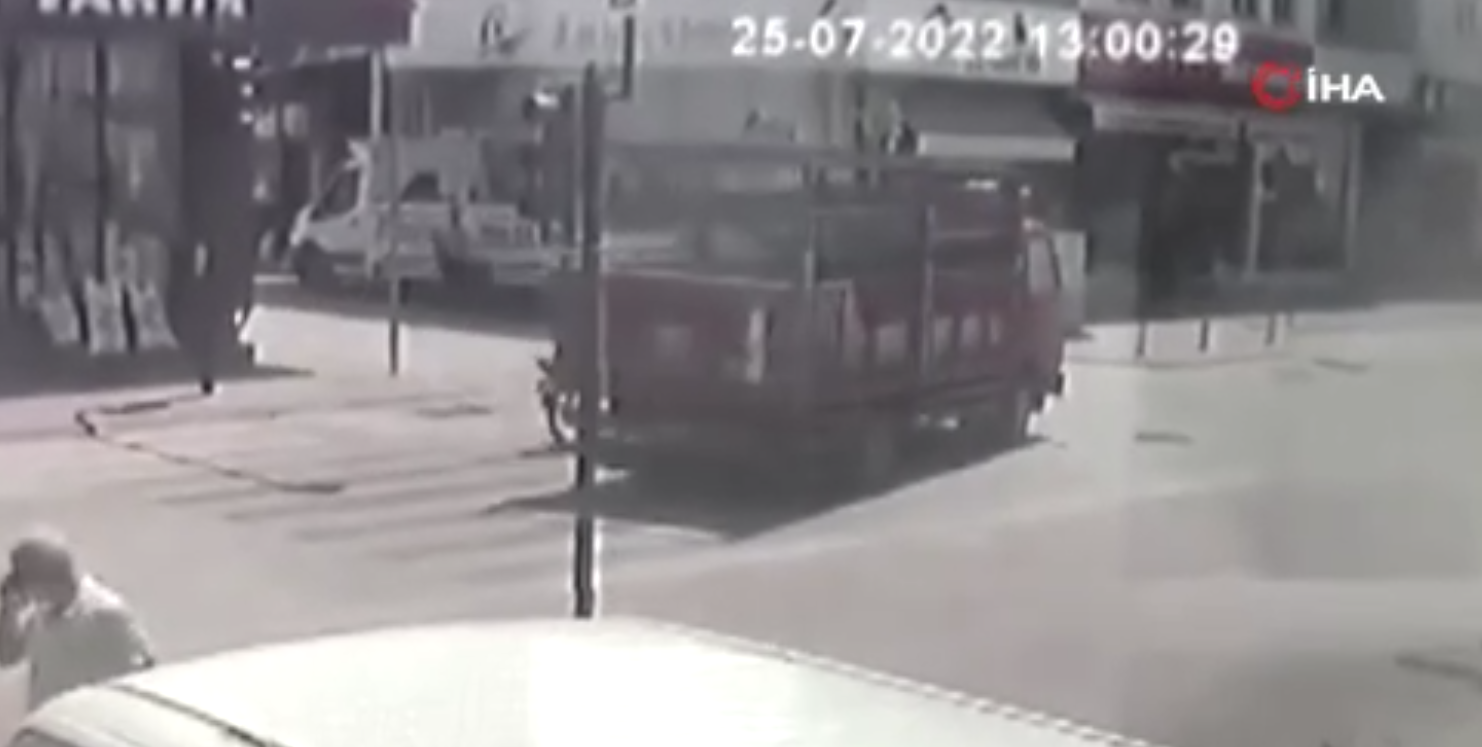 Bursa’da kaza anı kamerada Bursa’da kaza anı kamerada