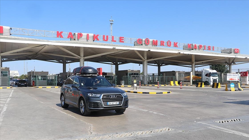 Gurbetçiler Kapıkule'den Türkiye'ye sevinçle giriyor 3 İİ11
