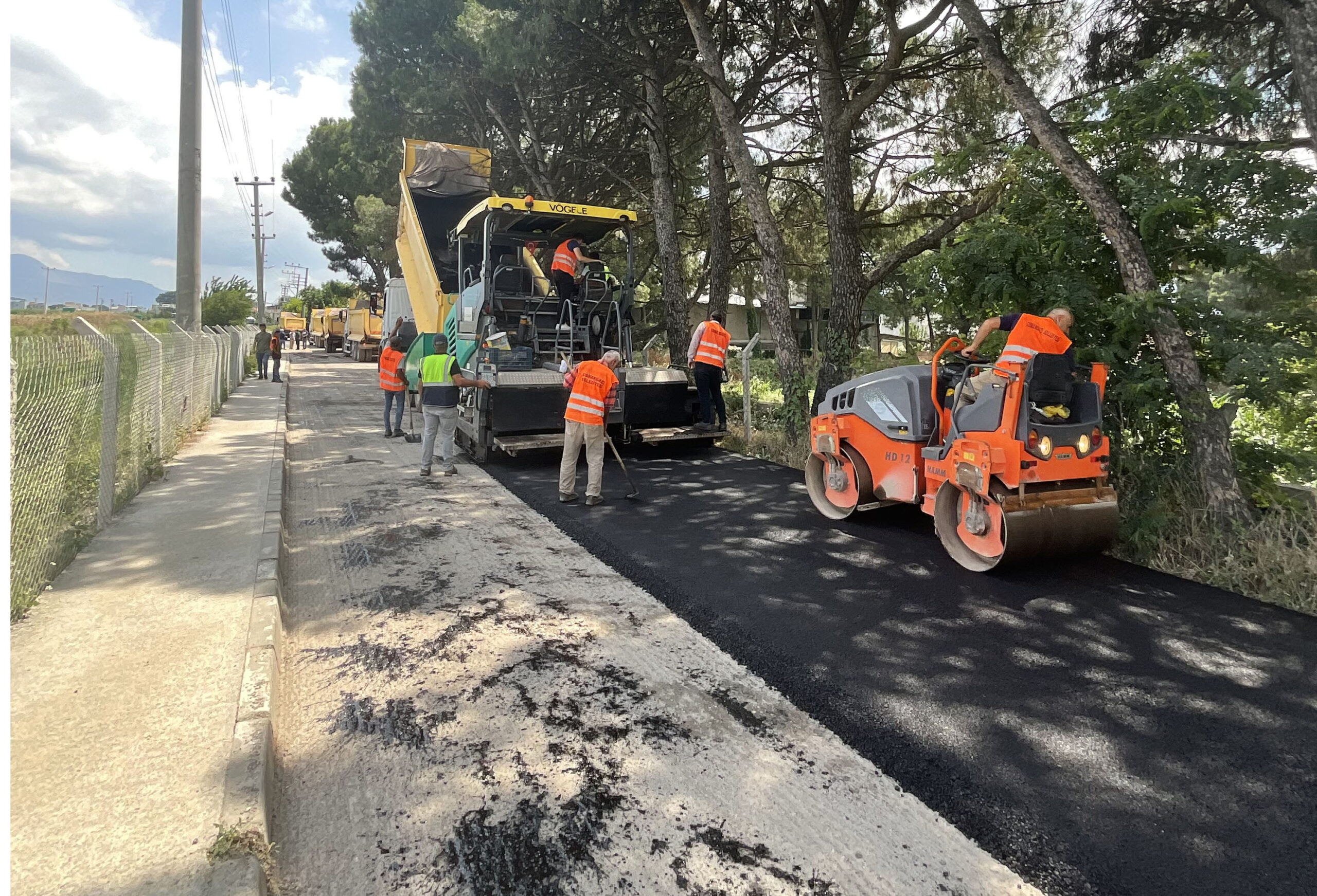 Osmangazi’de asfalt mesaisi hız kesmiyor