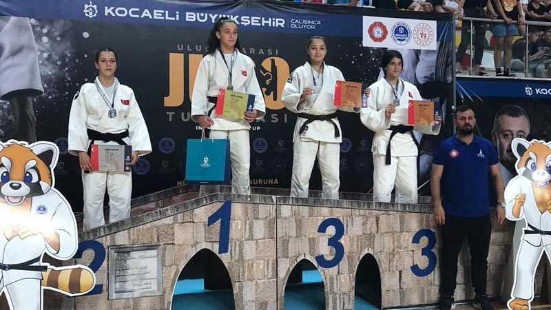 Osmangazili judocu madalya ile döndü Osmangazili judocu madalya ile döndü