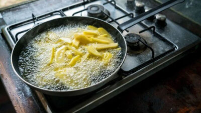 Mutfakta feci ölüm! Kızartma yaparken elbisesi tutuştu