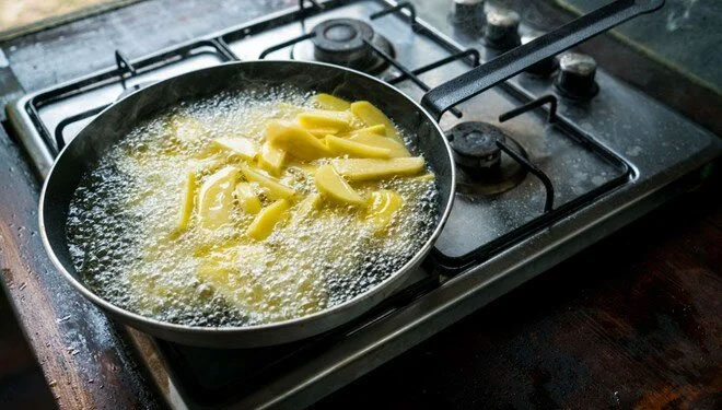 Mutfakta feci ölüm! Kızartma yaparken elbisesi tutuştu