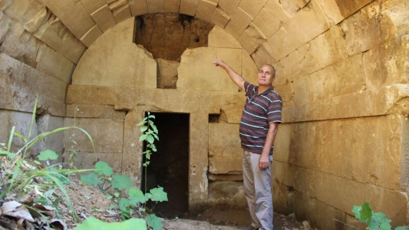 Kocaeli'de yaklaşık 2 bin yıl önce inşa edilen tümülüs, define