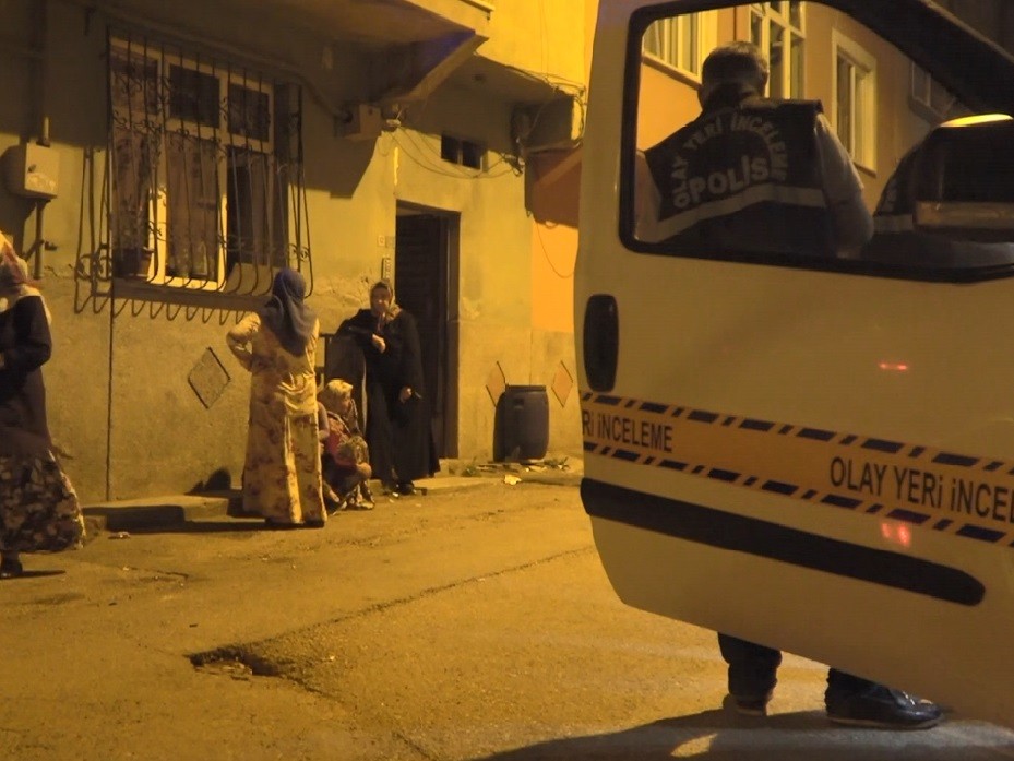 Bursa’da ağabeyi kardeşini bıçakladı, anneleri gözyaşlarına boğuldu