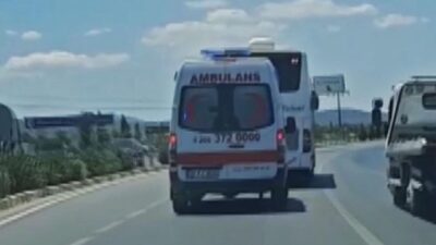 Akıl almaz görüntüler! Israrla ambulansa yol vermedi