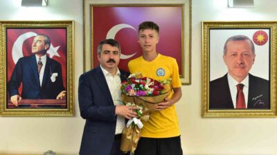 Başkan Yılmaz milli sporcuyu ağırladı