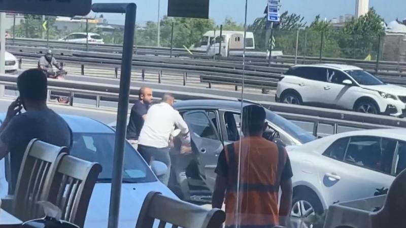 Güpegündüz akıl almaz olay! 9 bin lira borcu olan adamı…