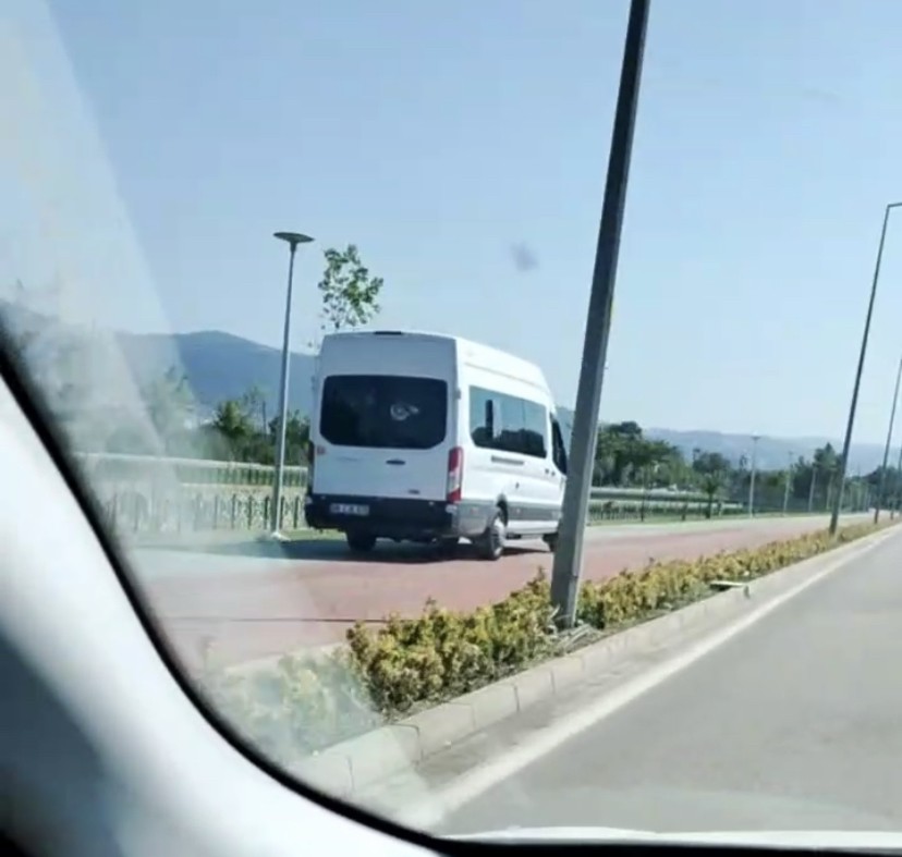 Bursa’da atı motosiklete bağlayarak götürdü Bursa’da atı motosiklete bağlayarak götürdü