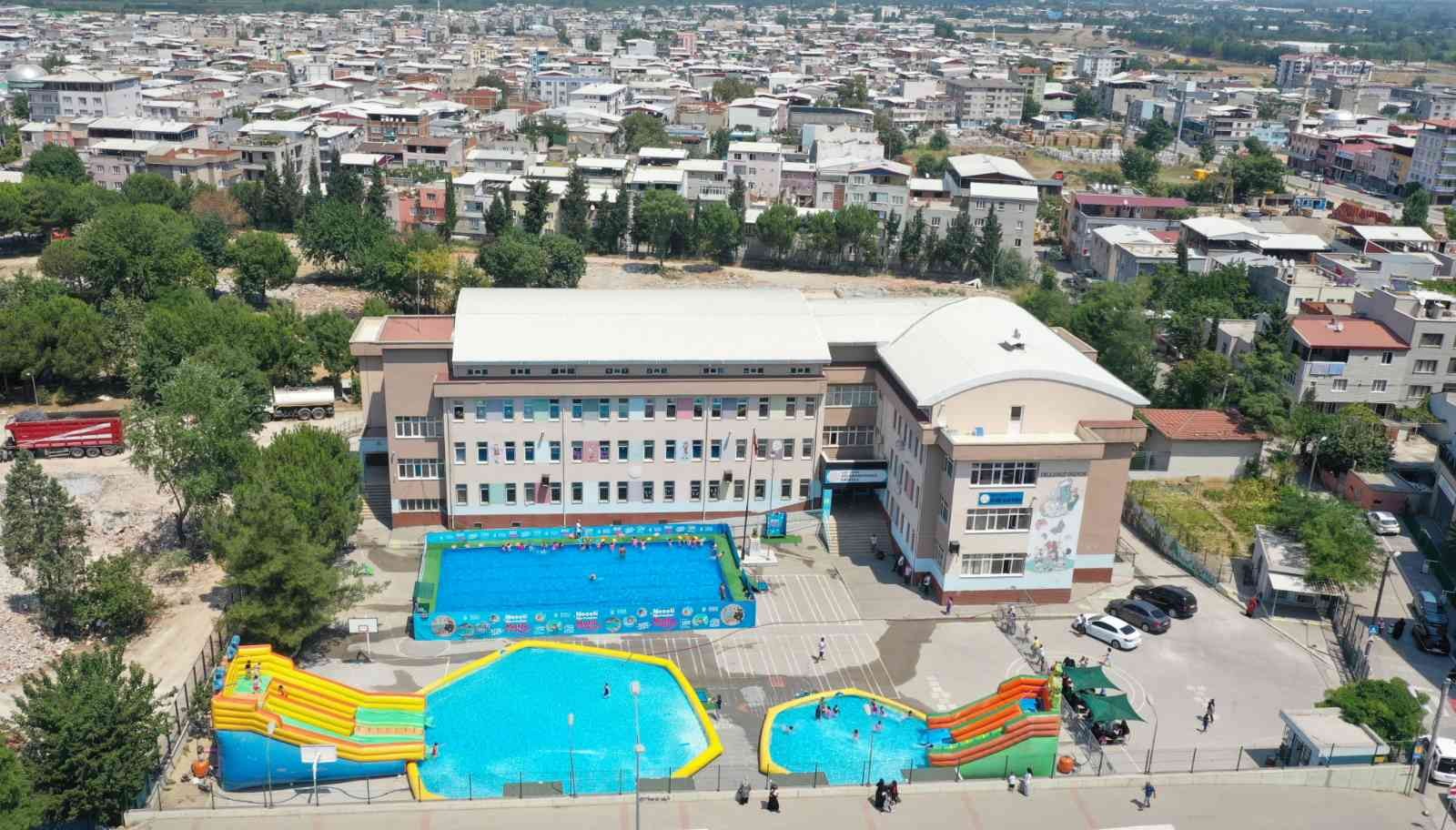 Bursa’da okul bahçeleri tatil köyüne dönüştü