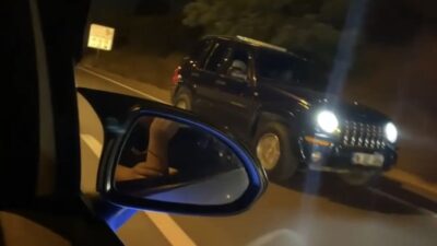 Bursa’da ölüme meydan okuyan sürücü, anayolda geri geri gitti