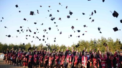Bursa’da veterinerlerden coşkulu mezuniyet