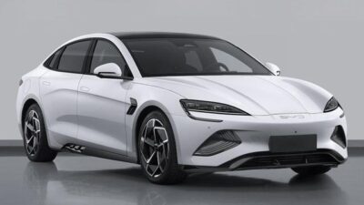 Tesla’ya şok! Zirveden indirdi