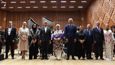 Emine Erdoğan, Filistin Gençlik Orkestrası ve CSO sanatçılarının ‘Barış Konseri’ni izledi