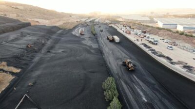 Atık su havuzu taştı! Otoyol ulaşıma kapandı