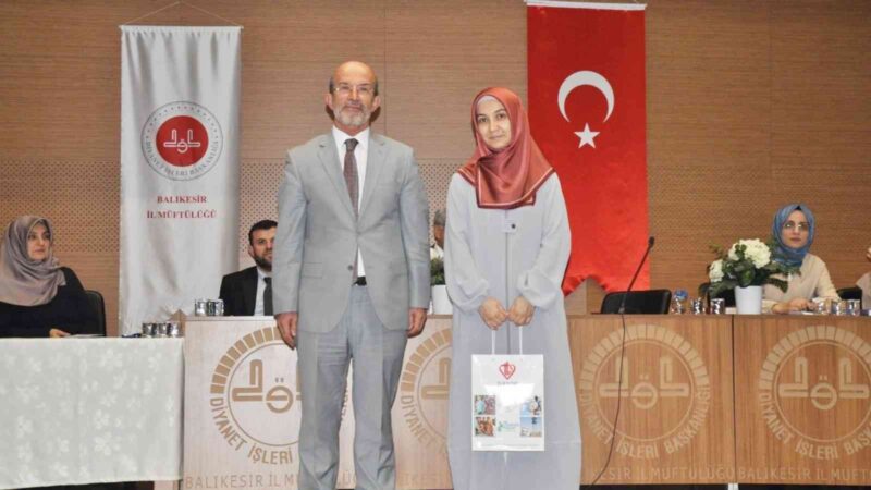 Hafızlık yarışmasında bölge birincisi oldu Mustafakemalpaşa Merkez Kız Kur’an Kursu Öğreticisi Kübra İkiz, ‘Kadınlar Bölge