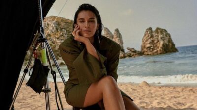 Havuz başındaki pozlarıyla akılları başlardan aldı!