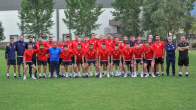 2.Lig’deki Bursa ekibi sahaya indi! İşte ilk mesajlar…