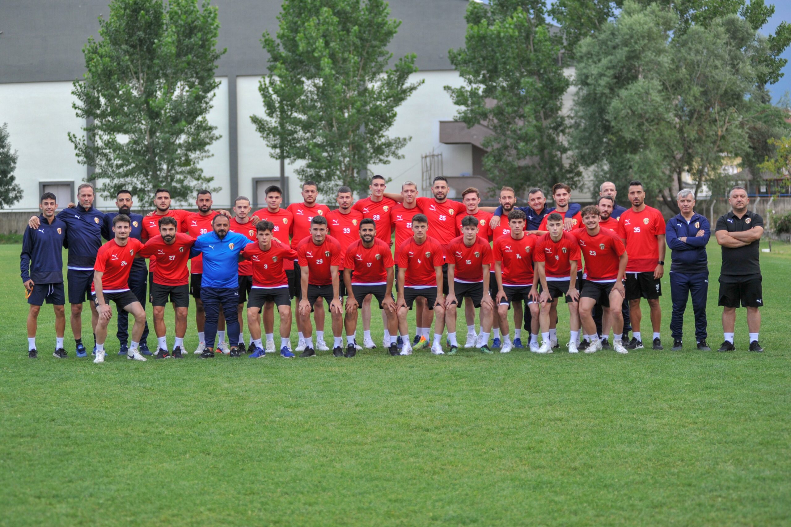 2.Lig’deki Bursa ekibi sahaya indi! İşte ilk mesajlar…