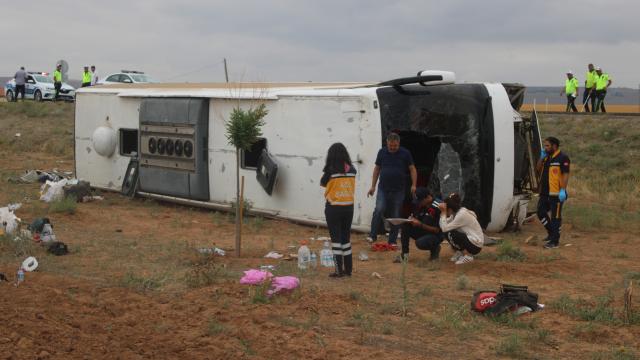 Kayseri’de otobüs devrildi; Çok sayıda yaralı var…