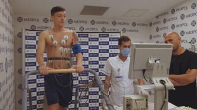 Mesut Özil sağlık kontrolünden geçti