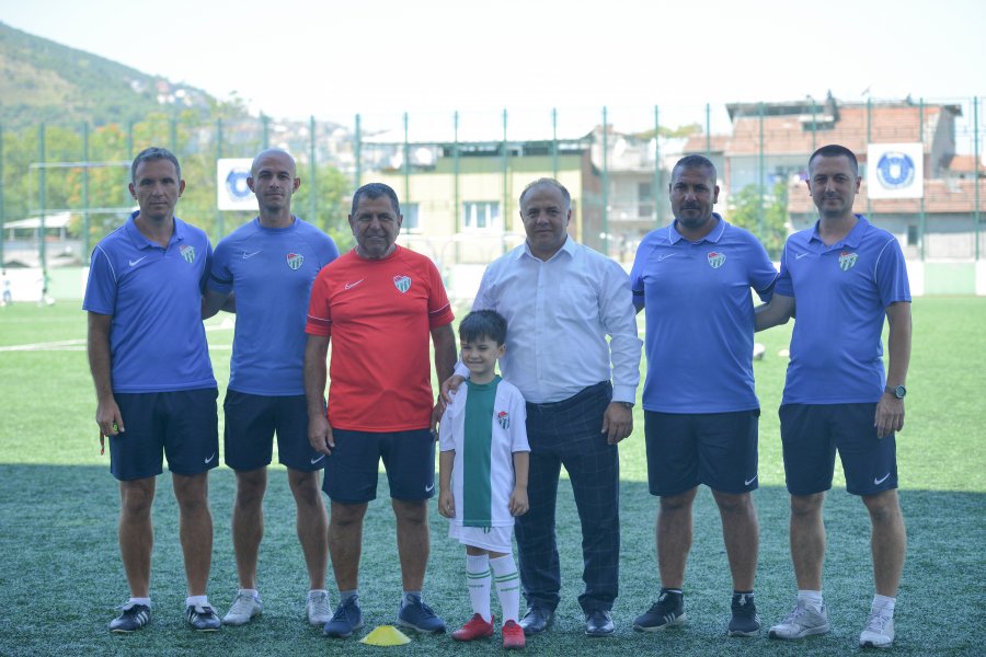 Bursaspor’da mezuniyet sevinci