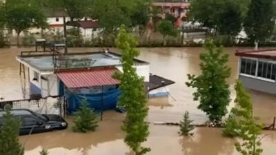 Dere taştı! Evleri ve iş yerlerini su bastı