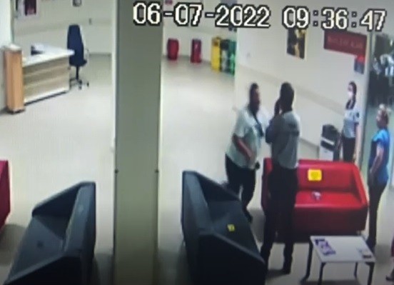 Bursa’da hastanede olay! Bu kez güvenlikçiye saldırdılar…