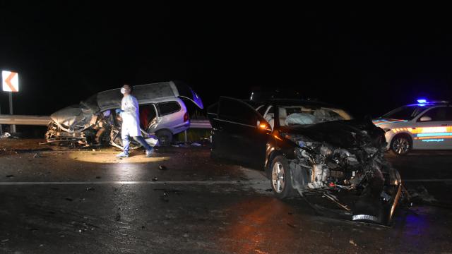 Korkunç kaza: 4 ölü, 1 yaralı Korkunç kaza: 4 ölü, 1 yaralı