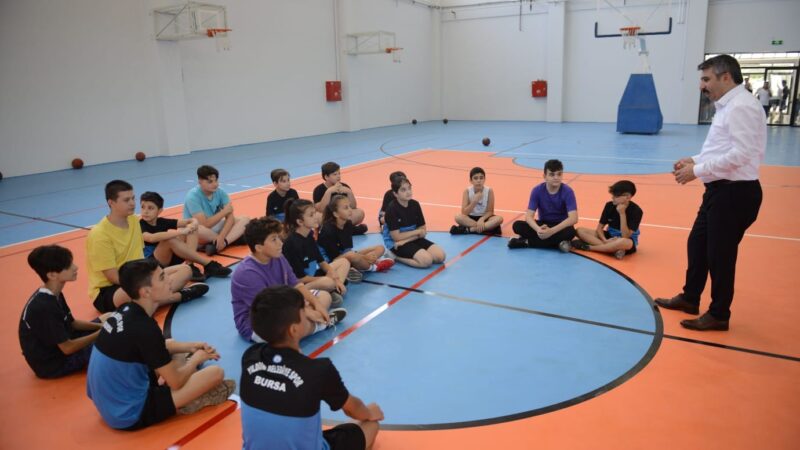 Yıldırım’a yeni spor tesisleri kazandırırken, diğer taraftan mevcut tesisleri de