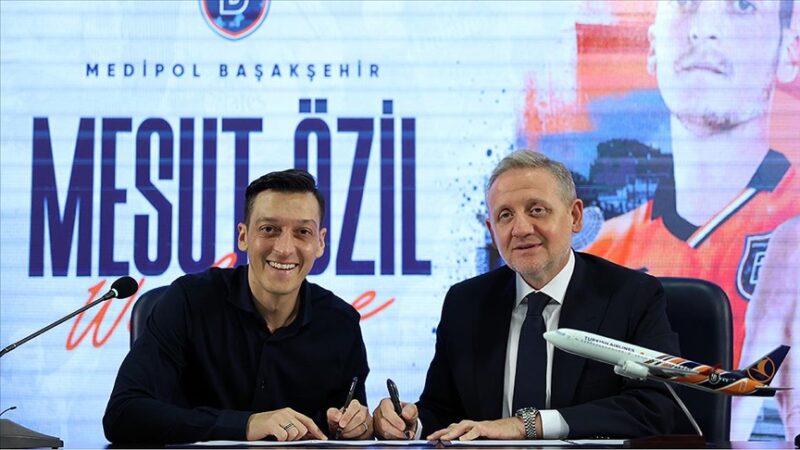Medipol Başakşehir, Fenerbahçe ile yollarını ayıran Mesut Özil ile 1+1