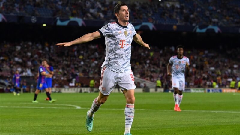 İspanya'nın Barcelona Kulübü, Polonyalı golcü futbolcu Robert Lewandowski'nin transferi için