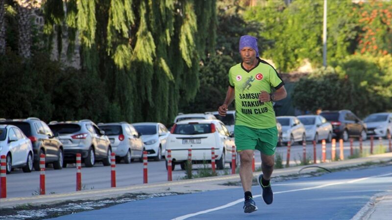 Sinop'ta balık ağı örerek yaz sezonunu geçiren 57 yaşındaki balıkçı