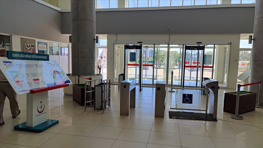 Sağlıkta şiddete karşı hastanelere metal kapı dedektörü