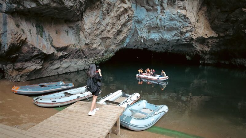 Antalya'nın İbradı ilçesinde milyonlarca yıllık sürecin izlerini taşıyan Altınbeşik Mağarası,