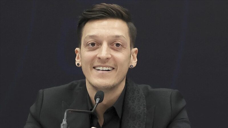 Medipol Başakşehir, Fenerbahçe ile yollarını ayıran deneyimli futbolcu Mesut Özil