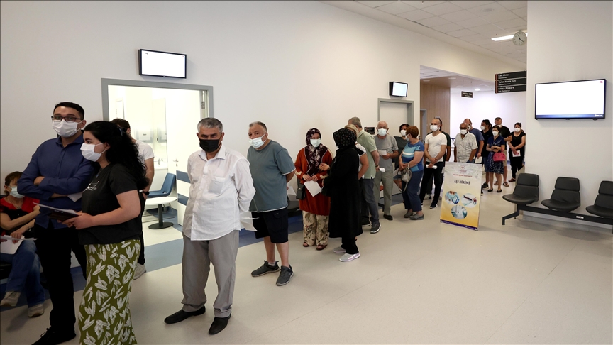 Hatırlatma dozu kuyruğu! Hastanelere akın ettiler