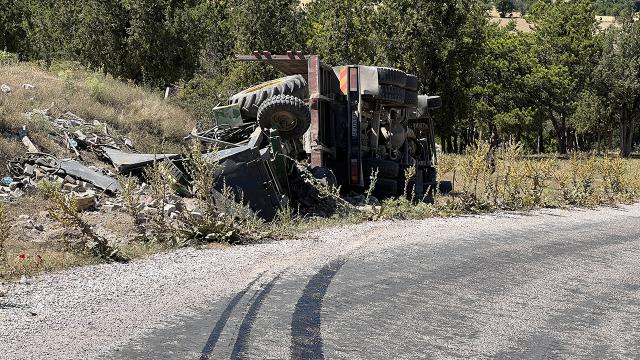 Freni boşalan kamyondan atlayan 1 kişi öldü, 1 kişi yaralandı