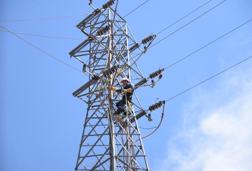 UEDAŞ saha ekibi bayramda da mesaide