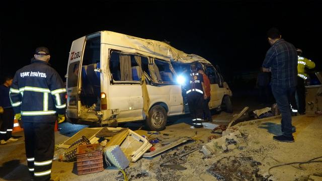 İşçileri taşıyan araç devrildi: 1 ölü, 14 yaralı