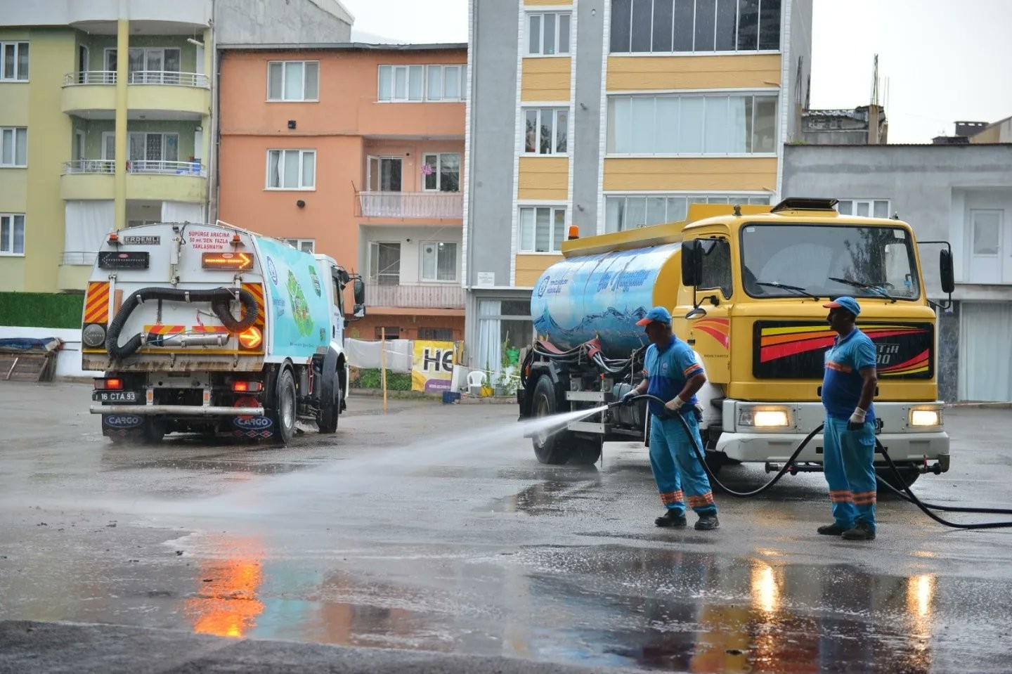 Yıldırım Belediyesi kurban kesim alanlarını temizledi Yıldırım Belediyesi kurban kesim alanlarını temizledi