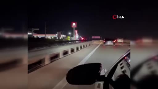 Görüntüler Bursa’dan… Ters şeritte ölüme davetiye çıkardı Görüntüler Bursa’dan… Ters şeritte ölüme davetiye çıkardı