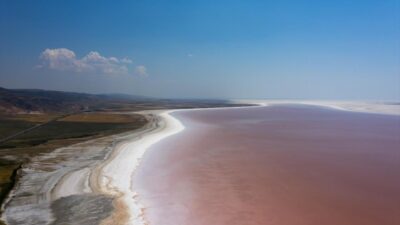 Tuz Gölü pembe renge büründü