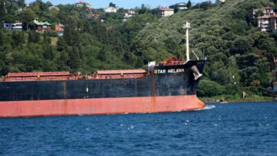 Tahıl yüklü ‘Star Helena’ İstanbul Boğazı’ndan geçti