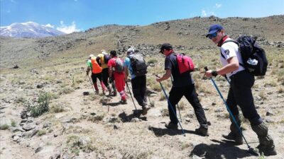 İnegöl Belediyespor dağcılık branşı sporcuları Ağrı zirvesine tırmandı