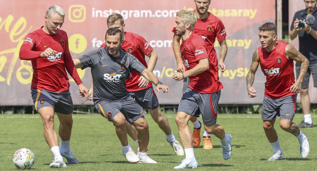 Galatasaray’da yeni transferler idmanda Galatasaray’da yeni transferler idmanda