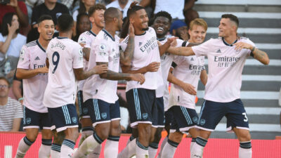 Arsenal 3’te 3 ile başladı