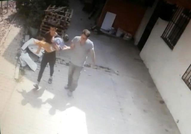 Bir annenin en zor anı! Kanlar içinde kalan çocuğunu kucağına alıp çığlık çığlığa yardım istedi