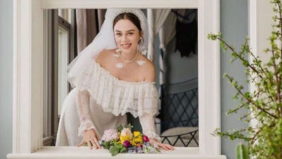 Demet Evgar anne oldu